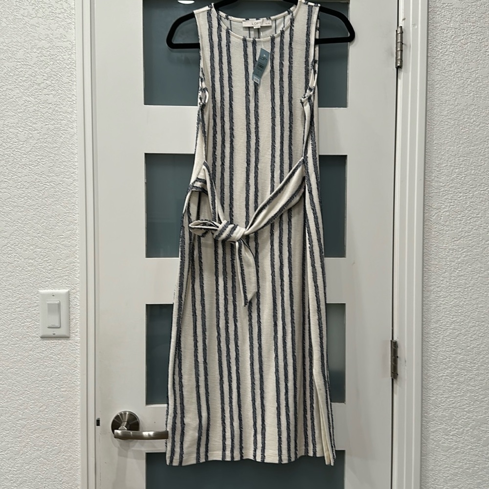 Women’s new sleeveless mid length dress
